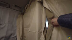 運転席との間のカーテン
